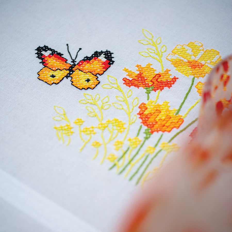 Farfalle e fiori arancioni