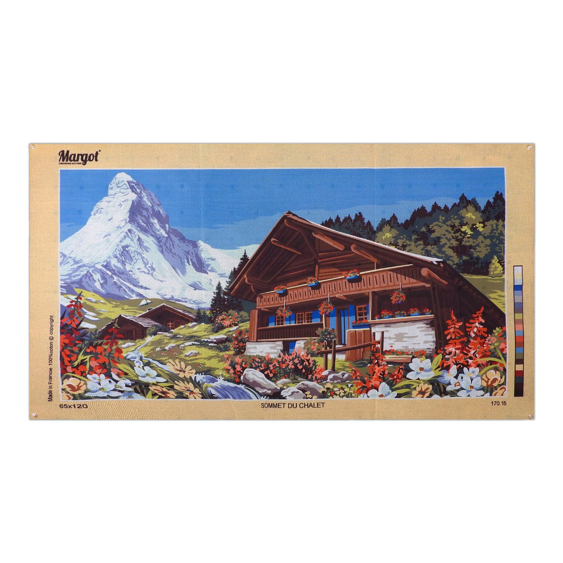 Grande chalet con fiori sui monti