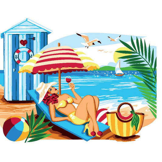 La bella donna in spiaggia