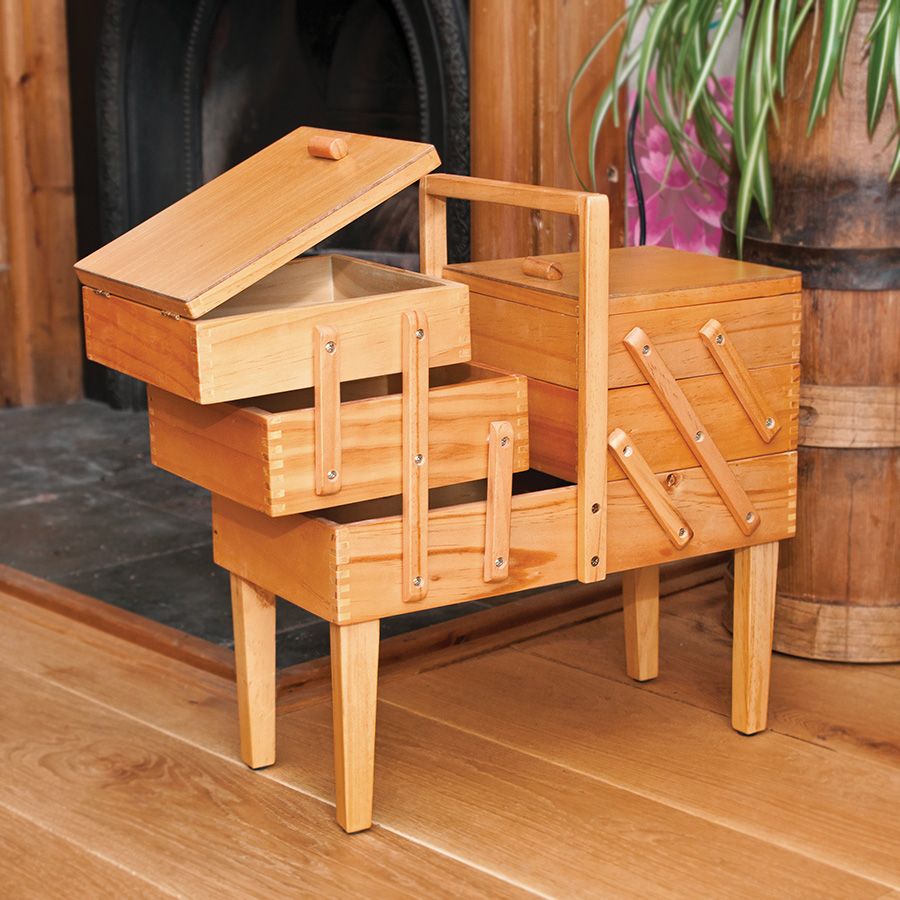 Cassettiera su gambe in legno