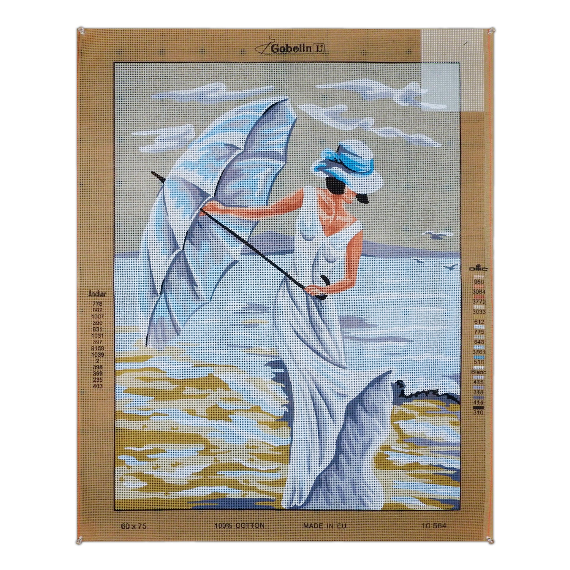La donna con l'ombrello in spiaggia