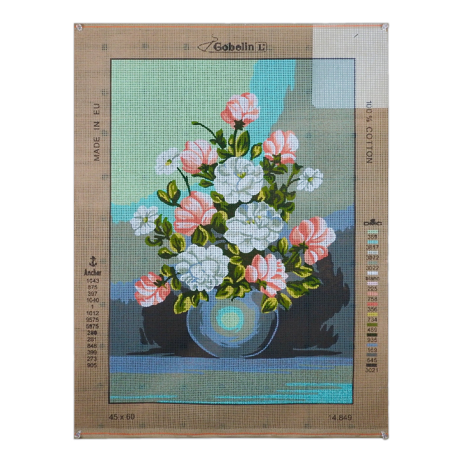 Vaso di fiori bianchi e rosa
