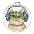 Gatto con paraorecchie