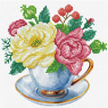 Tazza da tè con fiori gialli e rosa