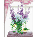 Vaso di vetro con fiori viola