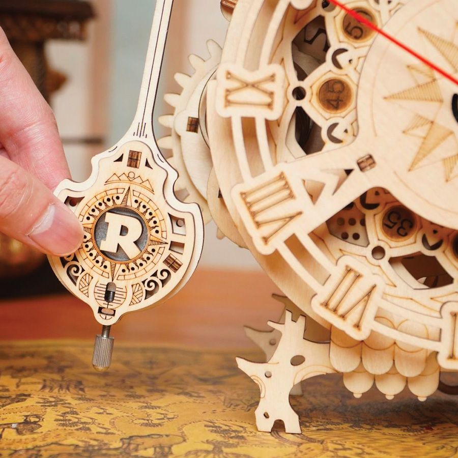 Orologio da parete con gufo