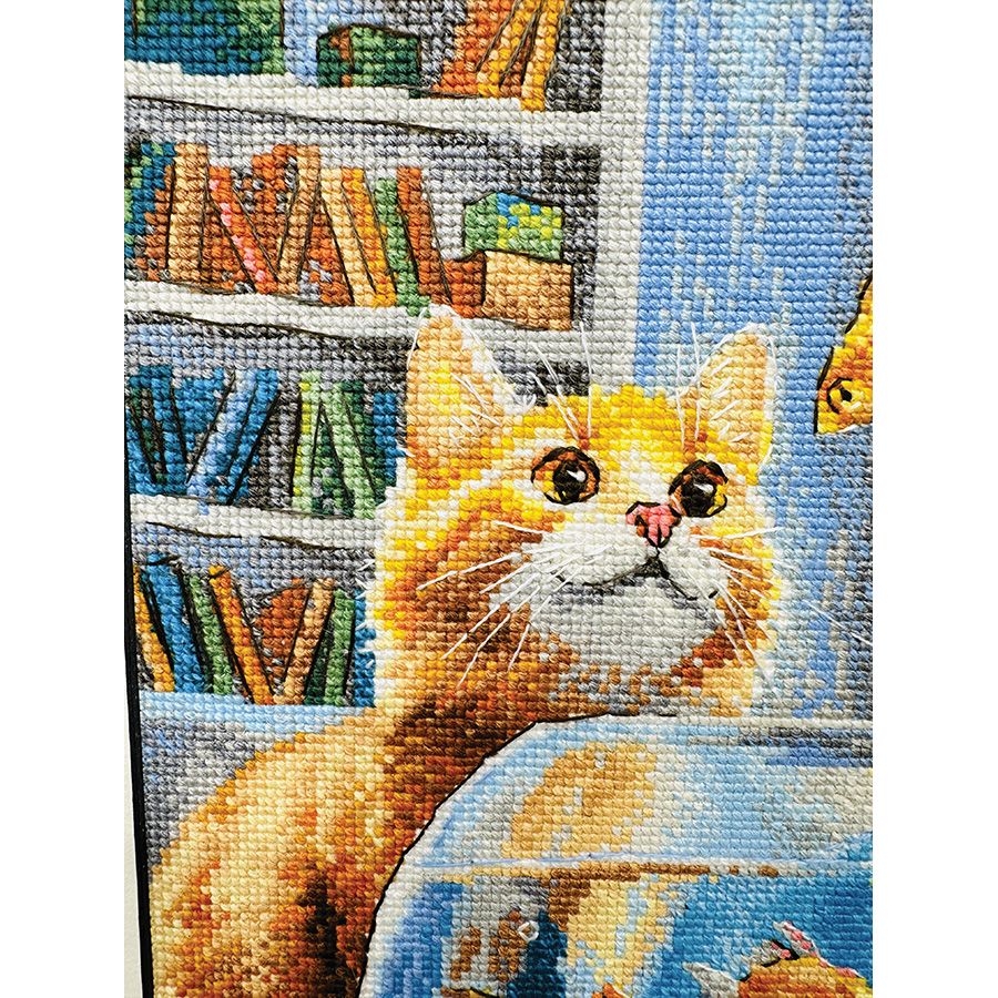 Gatto con i pesciolini