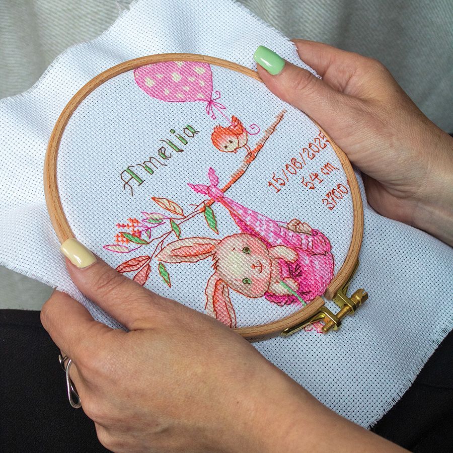 Ricamo per annuncio di nascita per una bambina