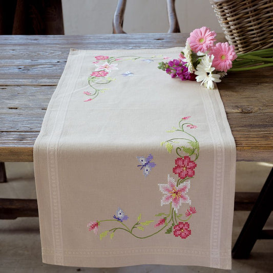 Fiori rosa con farfalle