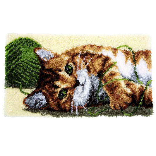 Gatto che gioca