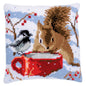 Scoiattolo con la tazza
