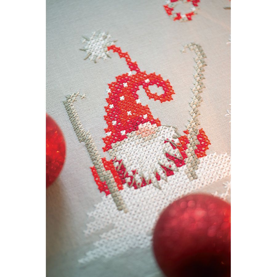 Gnomi di Natale sugli sci