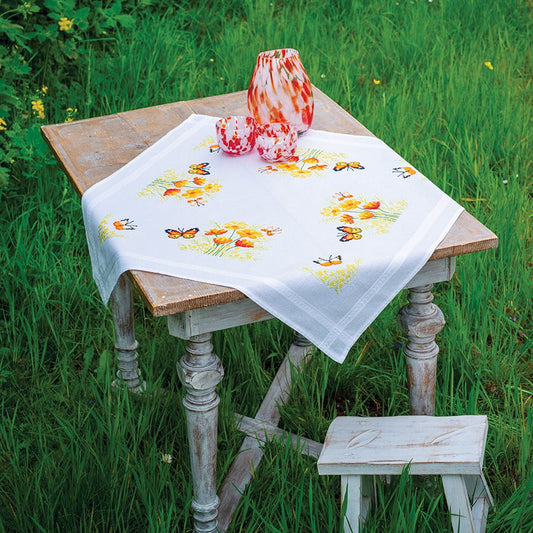 Farfalle e fiori arancioni