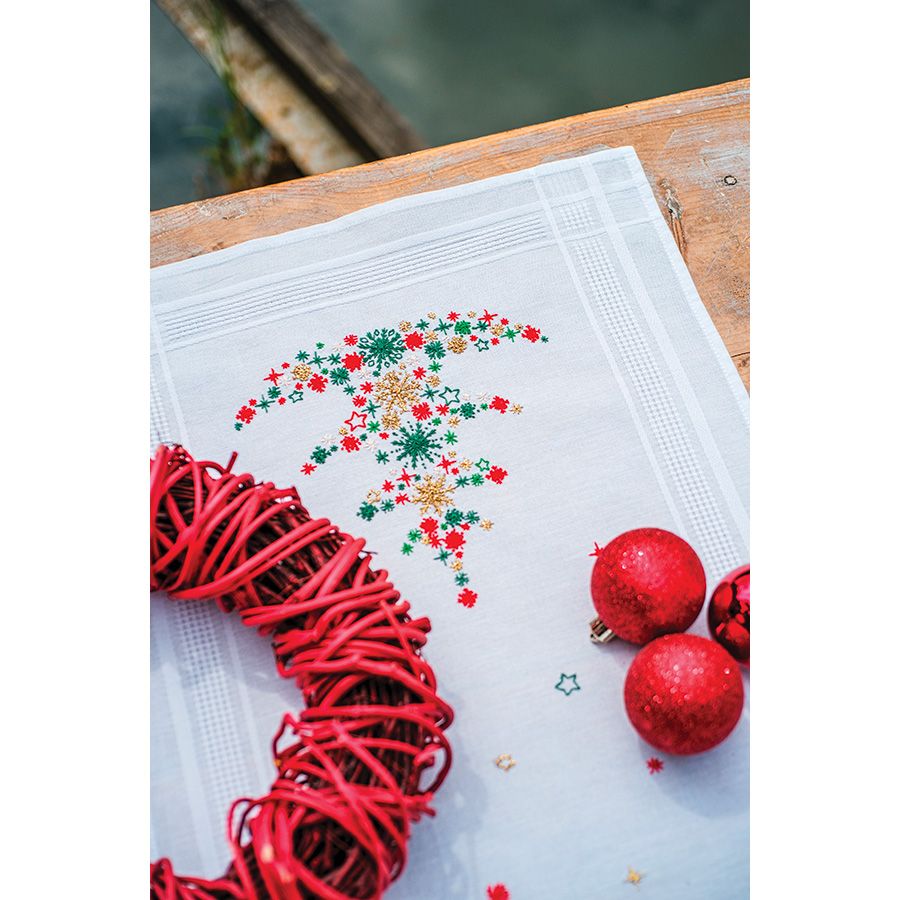 Albero di Natale con decorazioni