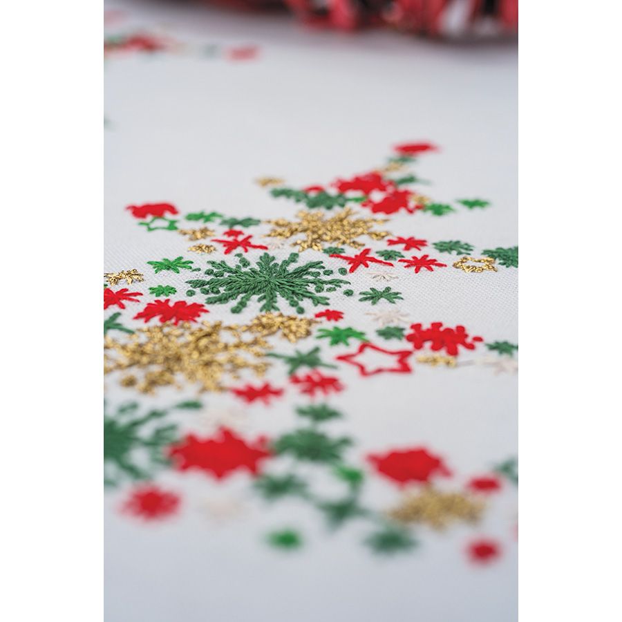 Albero di Natale con decorazioni