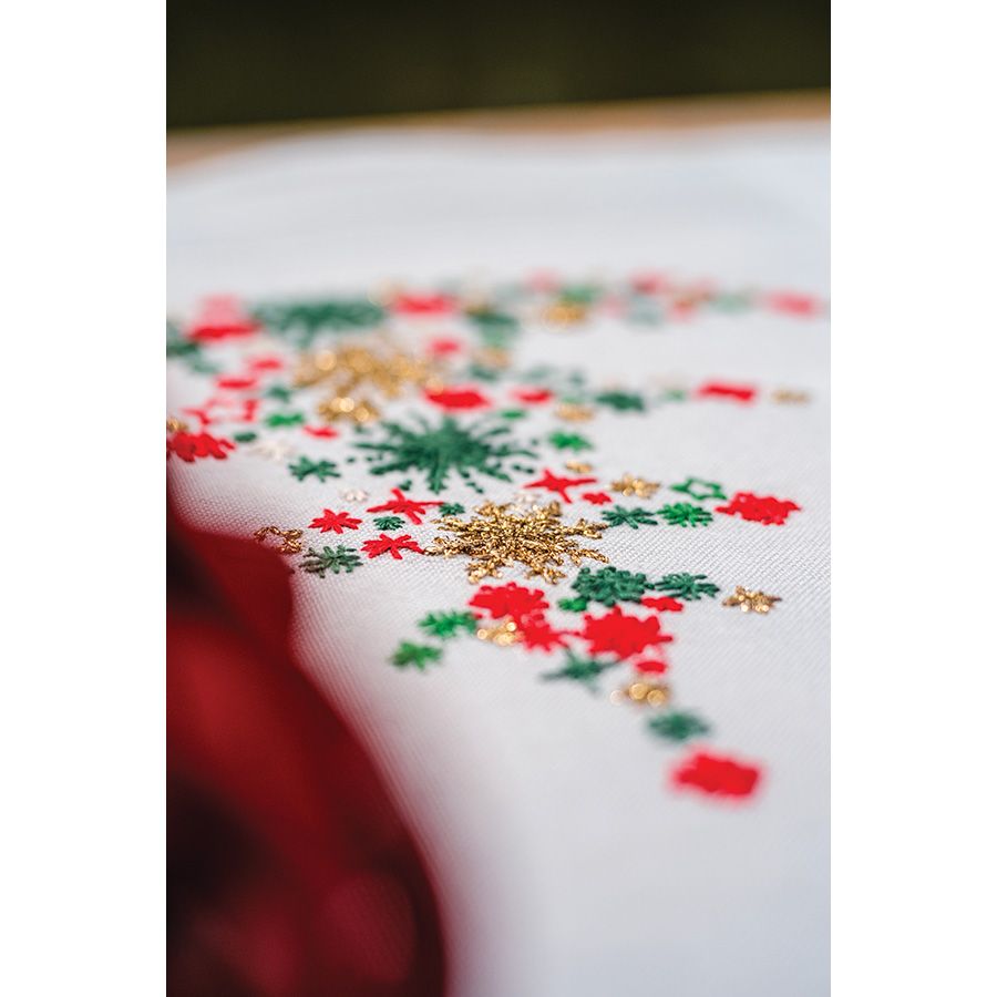 Albero di Natale con decorazioni