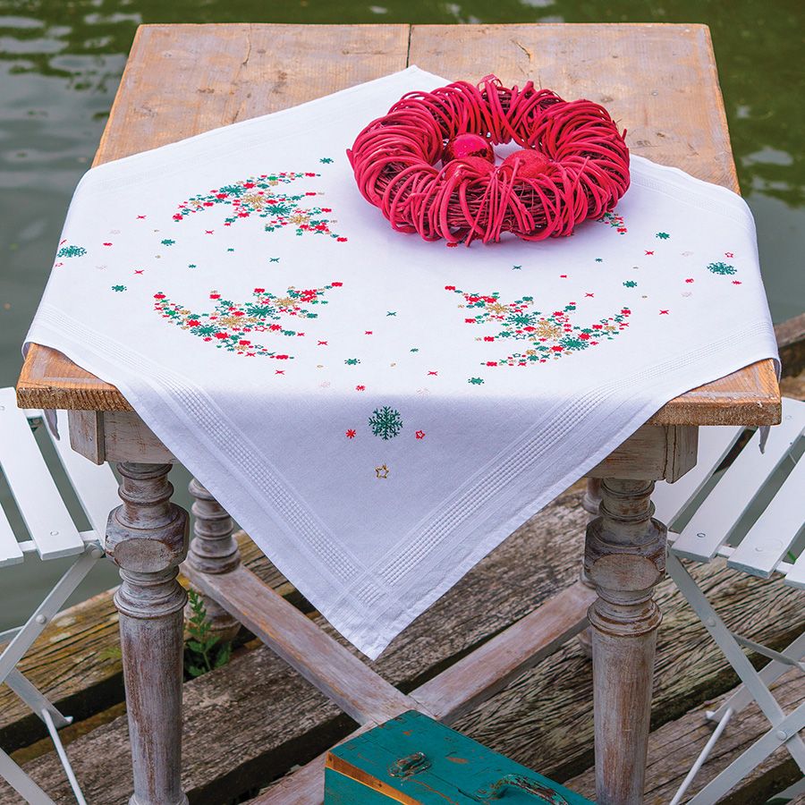 Albero di Natale con decorazioni