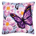 Farfalla viola tra i fiori